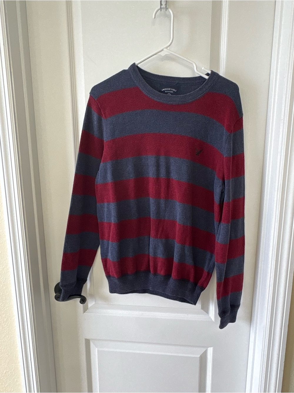 American Eagle Men’s M Red Gray Striped Crewneck Sweater 100% Cotton AEO